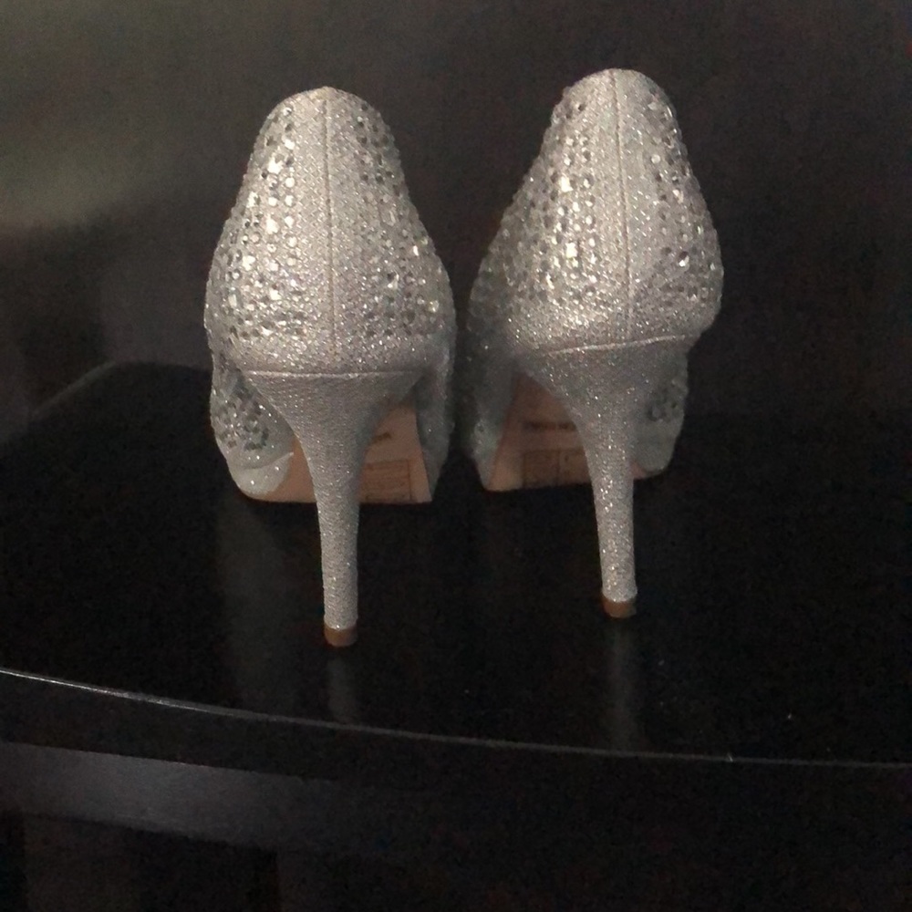 Heels - Picture 2 of 3